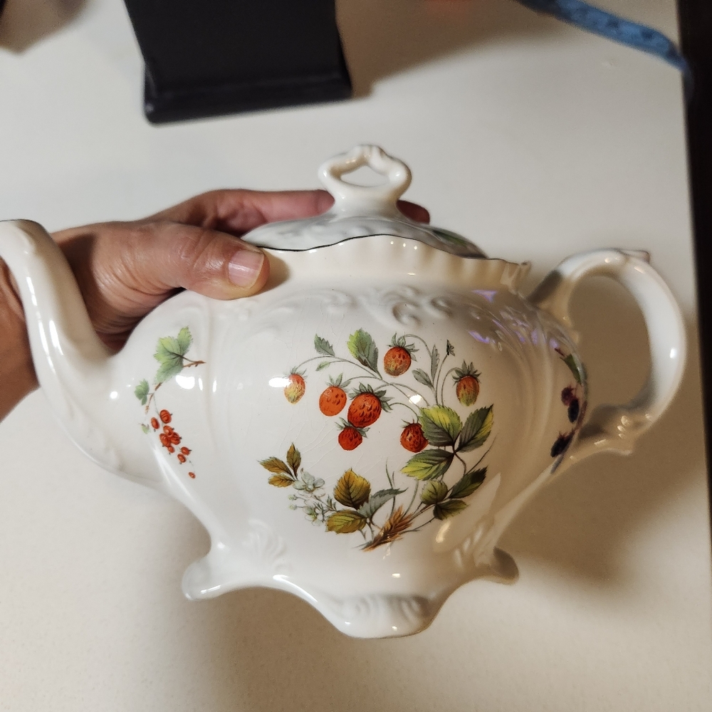 Vintage Old Foley James Kent Strawberry teapot with lid